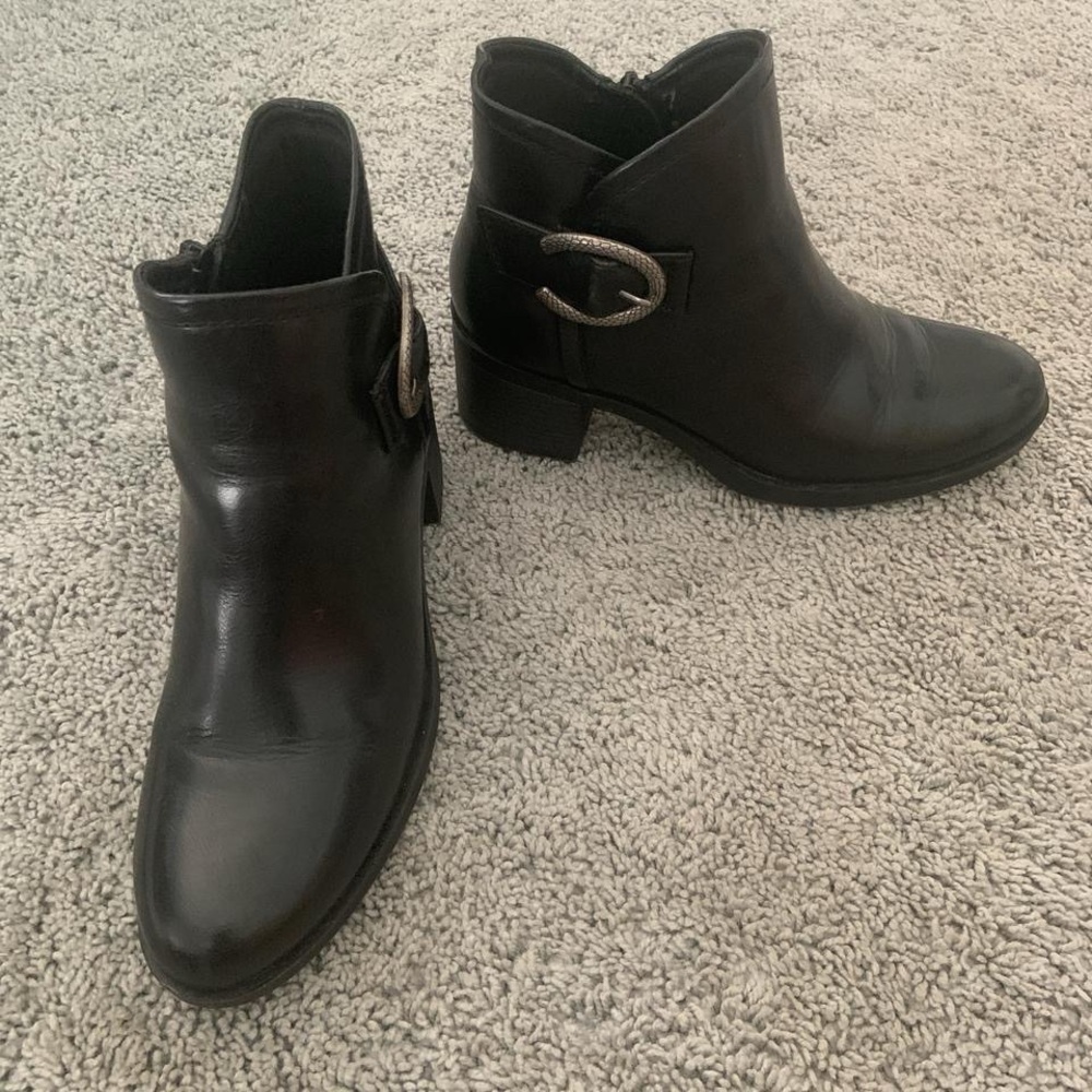 Black ankle boots with heel #ankleboots